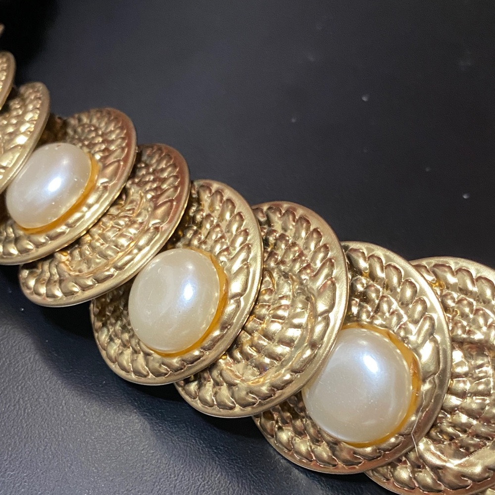 Elegant vintage Gold disk and Pearl Women's 36” stretchable belt - Picture 3 of 16